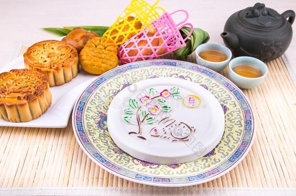 多样关于月亮蛋糕为中国人中间的-秋节日庆祝活动