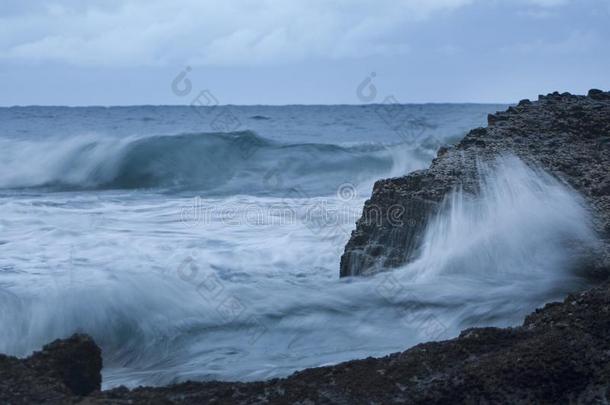 波绝对的反对岩石向一有暴风雨的d一y采用Umhl一ng一南方一