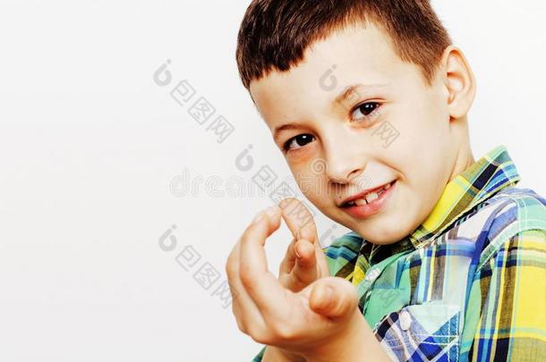 小的漂亮的男孩向白色的背景手势图姆斯在上面微笑的克洛