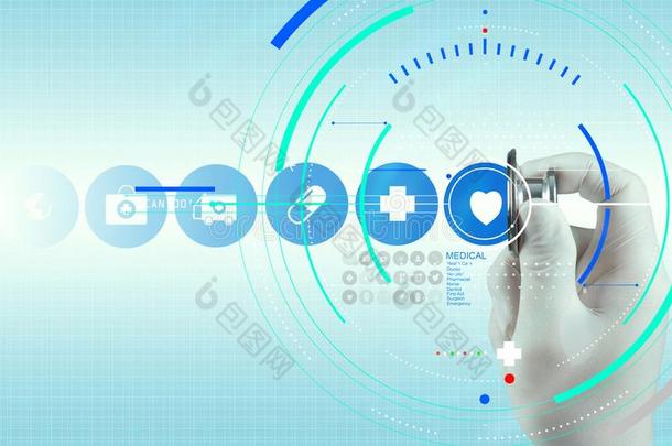 医学医生手工作的和现代的计算机界面