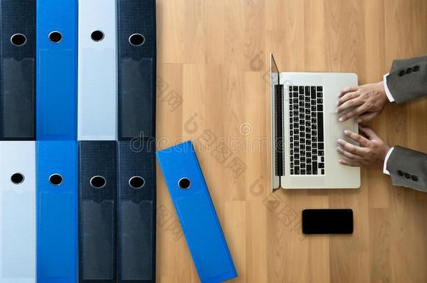 商业存档文件夹进入中一整理成档案一一一会图片-包图网企业站