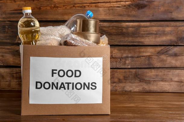 捐赠盒和食物