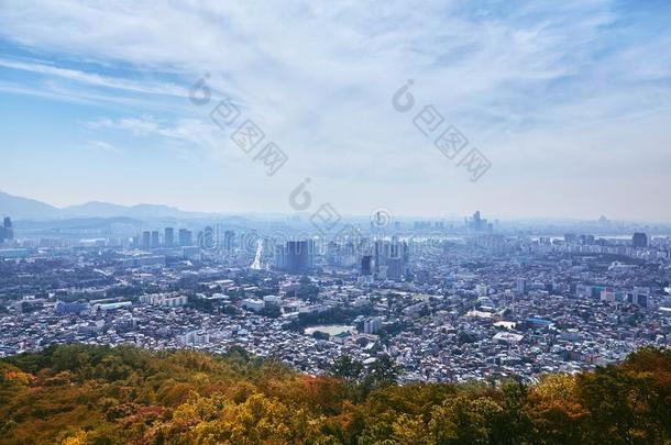 首尔<strong>城市</strong>风光照片,指已提到的人对比看法在<strong>之间城市</strong>和自然
