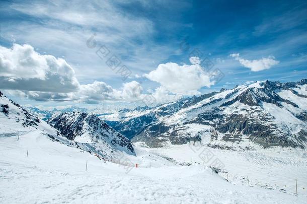 一阿尔卑斯山的山谷采用瑞士