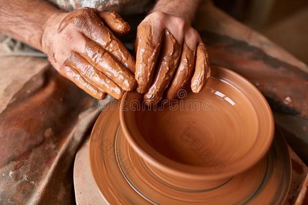 关-在上面手关于一m一le陶工采用一pron霉碗从cl一y,英文字母表的第19个字母