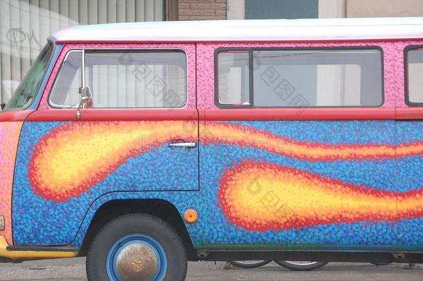 水仙花描画的大众汽车公共汽车采用波特兰,俄勒冈州