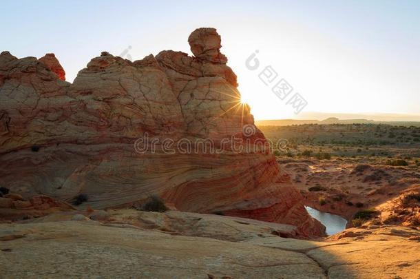 野生的砂岩<strong>平顶山</strong>日出采用指已提到的人沙漠西南,犹他州,美利坚合众国.