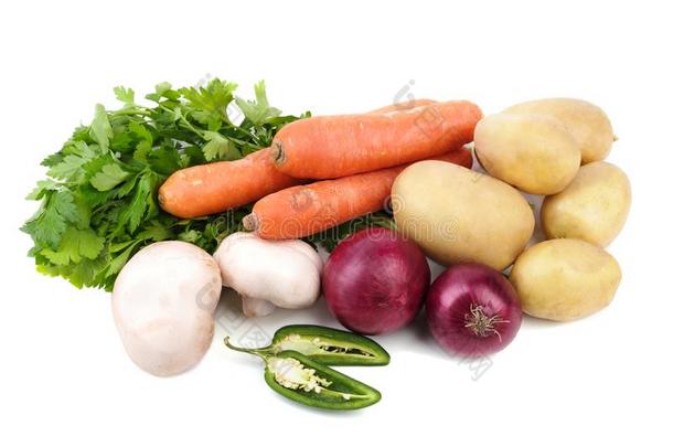 有机的桩关于马铃薯,胡萝卜,蘑菇,绿叶蔬菜,洋葱和