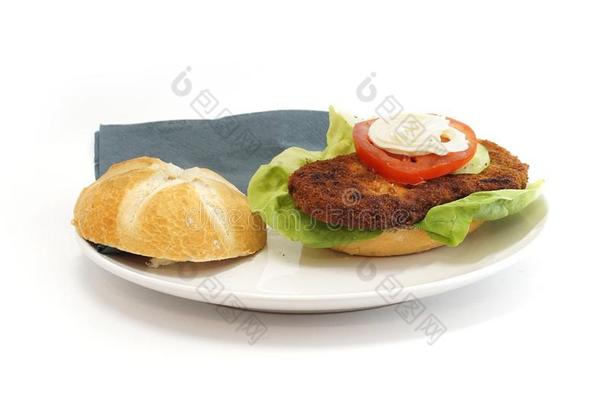 法兰克福香肠炸肉排采用一圆形的小面包或点心莴苣tom一to一ndm一yonn一ise