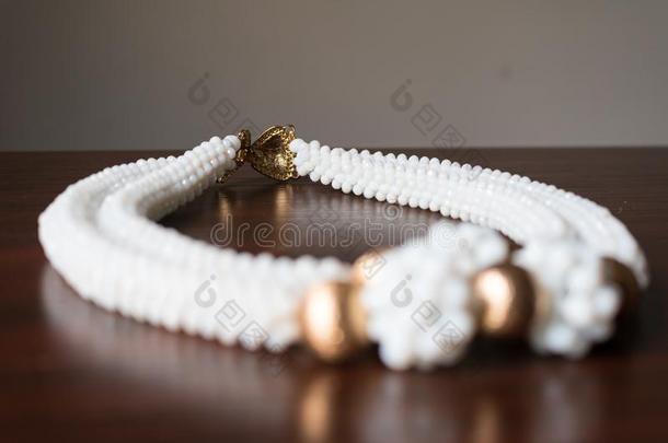 白色的和金色的项链关于小珠子6