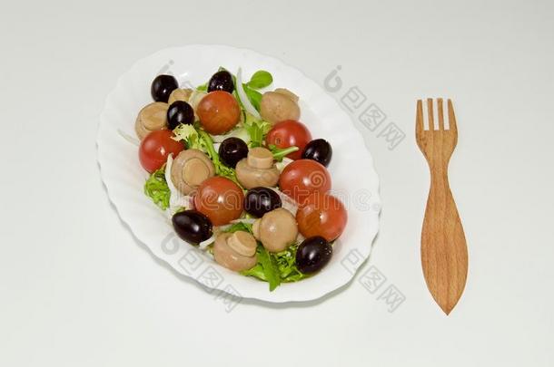 蔬菜沙拉和橄榄油