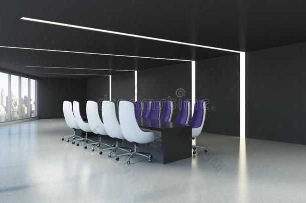 黑的会议房间,紫色的办公室椅子