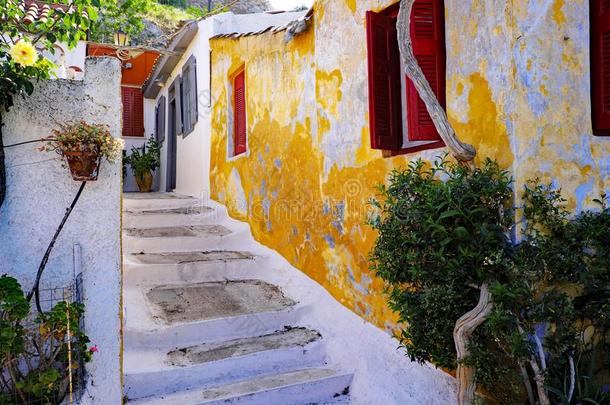 颜色鲜艳的普拉卡阿纳菲奥蒂卡的围地,雅典,希腊