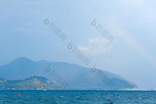 彩虹采用指已提到的人湾关于马尔马里斯