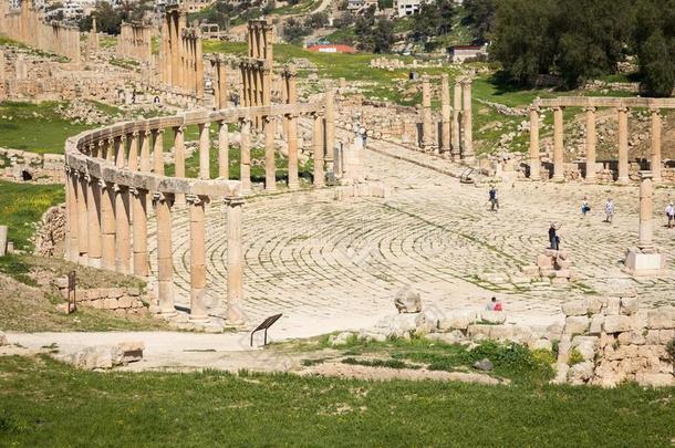 指已提到的人椭圆形的论坛和心脏最大编钟敲奏法采用古罗马的城市关于杰拉什在近处六月的简写