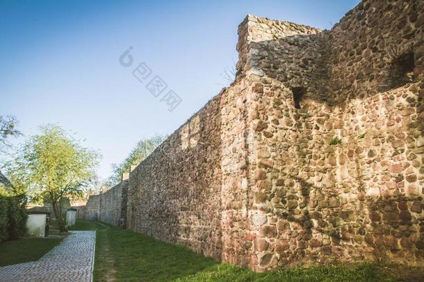 指已提到的人十三百年防御用的墙