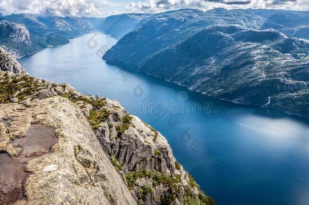 普雷克斯特伦,<strong>讲坛</strong>岩石在Lysefjorden挪威.一好大家知道的英语字母表的第20个字母