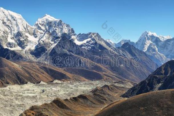 看法关于珠穆朗玛峰和洛子峰山峰从戈奇日本里,尼泊尔