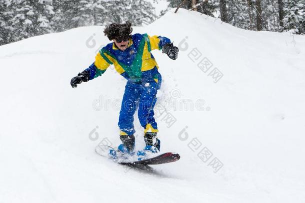 酿酒的照片关于年幼的男人雪山飞魂