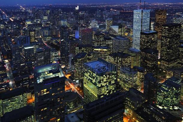 空气的关于在商业区多伦多,加拿<strong>大城</strong>市中心在夜
