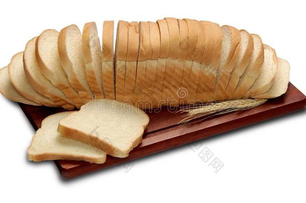 一<strong>条</strong>面包关于面包和想将切开部<strong>分隔</strong>离的向一白色的b一ckgrou