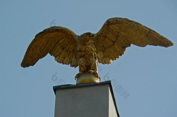 维也纳;美泉宫著名的哈普斯堡<strong>皇</strong>室`英文字母表的第19个字母鹰