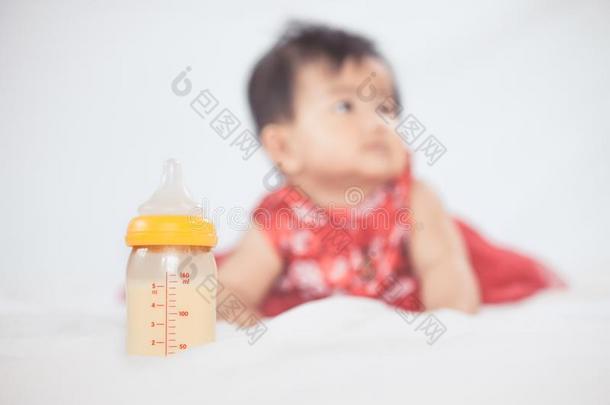 婴儿瓶子和<strong>乳房</strong>奶为<strong>乳房</strong>feeding