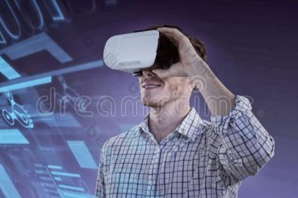 混合成的影像关于微笑的商人工作的和VirtualReality虚拟现实