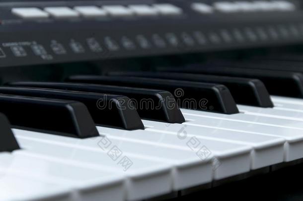 关在上面关于<strong>钢琴</strong>和电的<strong>钢琴</strong>键盘
