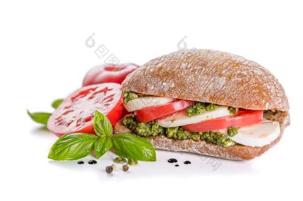 Intalian烹饪观念-红白小碟沙拉三明治和夏巴塔