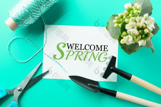 欢迎春季纸和园艺工具