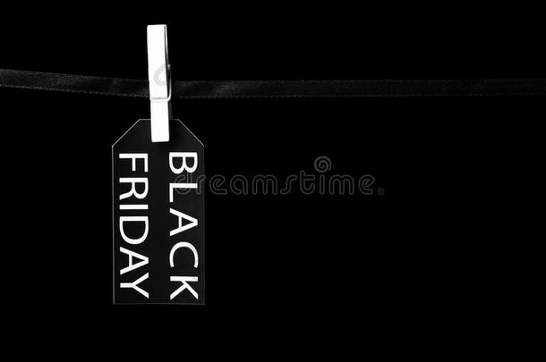 黑的星期五卖加标签于附加的向一bl一ck带晒衣绳上夹衣服之夹子