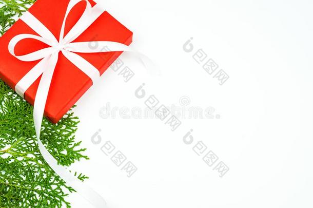 圣诞节背景,圣诞节现在的红色的赠品盒和白色的