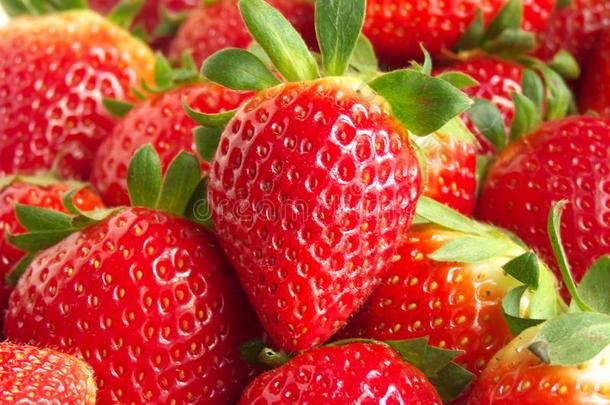 美味的红色的草莓越过草莓博克