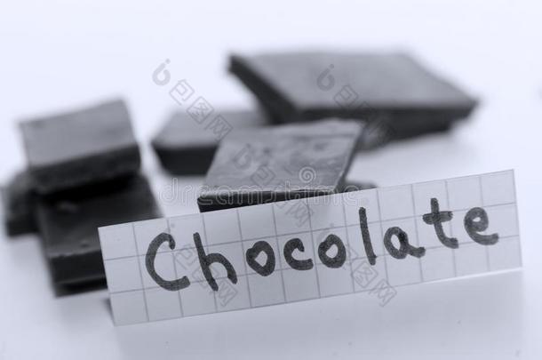 巧克力,英语单词向一白色的笔记,一件关于chocol一te向