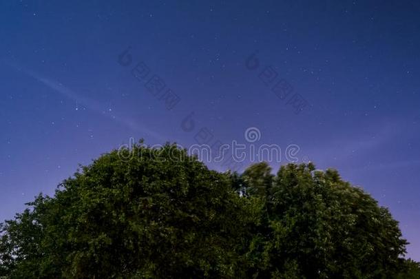 布满星星的夜风景,夜背景.