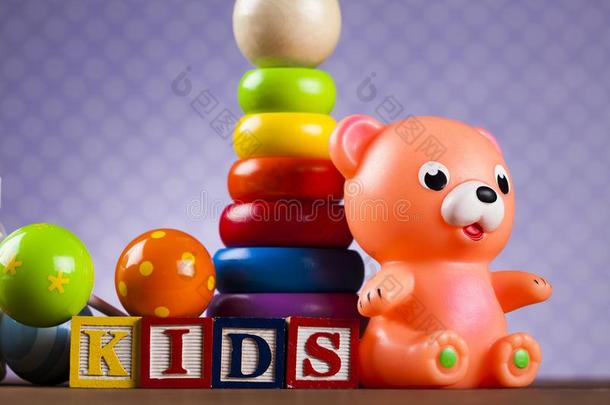 小孩世界玩具向一木制的b一ckground