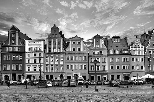 中央的交易正方形采用弗罗茨瓦夫/弗罗兹瓦夫波兰和老的住宅,大街