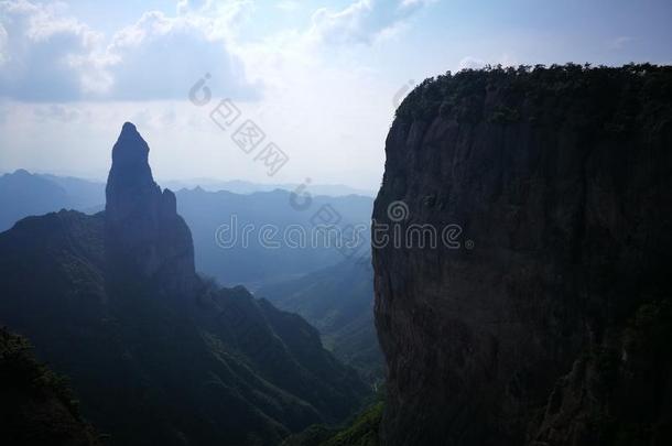 指已提到的人早的夏看法关于指已提到的人山