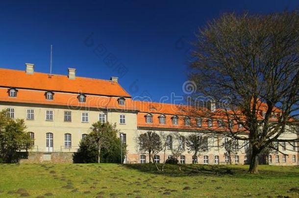 列入文物保护名册的纪念碑这是卡尔斯堡。城堡和公园在近处格赖夫斯瓦尔德采用圆顶帐篷