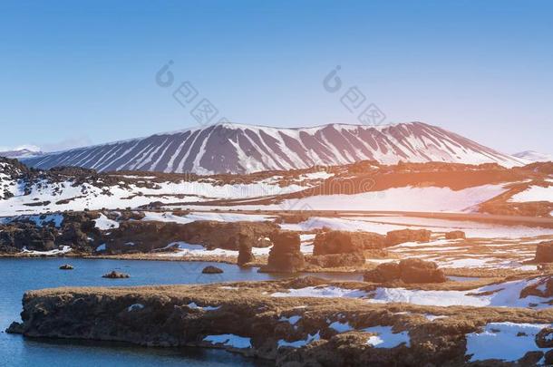 迈瓦顿火山和雪遮盖冰岛