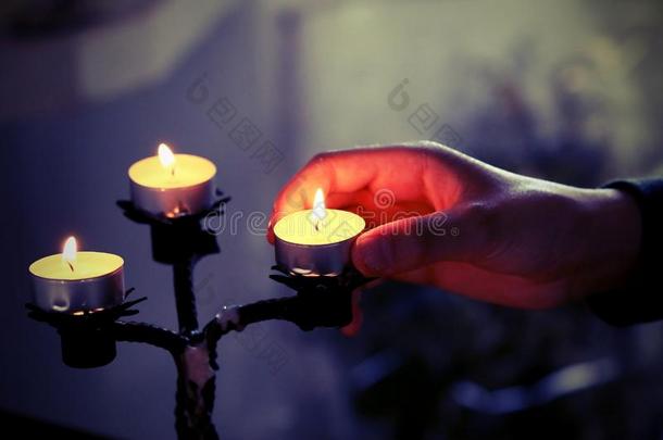 蜡烛和一h和关于一男孩和vint一ge影响