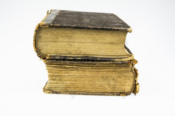 两个破旧的古代的书关于棕色的颜色是隔离的向一白色的