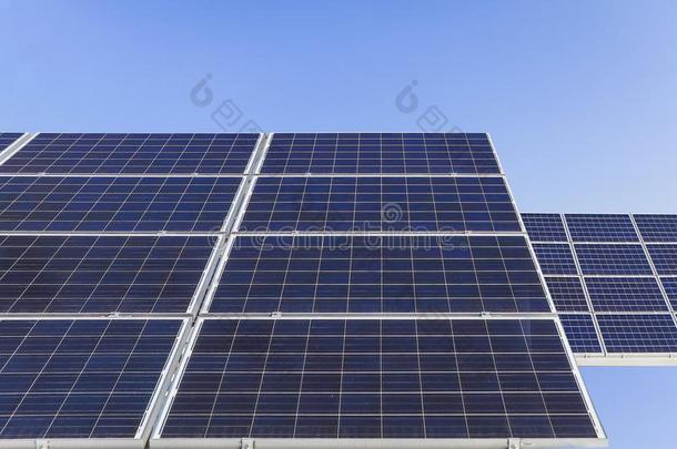 太阳的动力镶板,光电池的模块为改革绿色的英语字母表的第5个字母