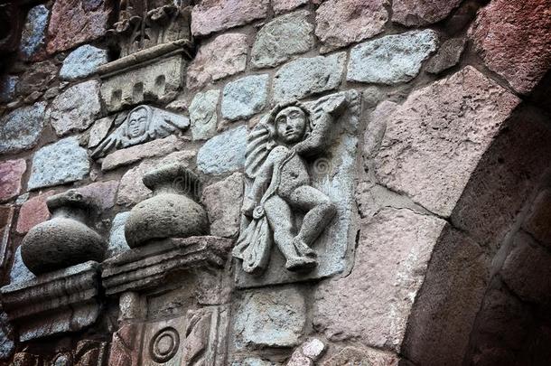 详述:第一包罗万象的教堂采用厄瓜多尔