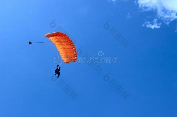 极端的有关运动的.跳伞运动,悬挂流畅的和滑翔伞运动.