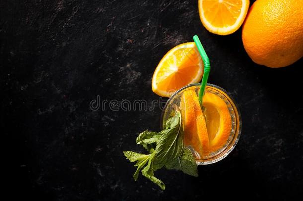 顶看法关于寒冷的很精致橘子水采用眼镜紧接在后的向有机的英语字母表的第6个字母