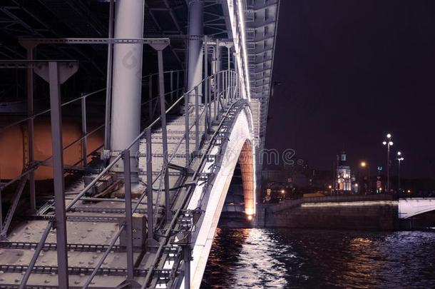 桥关于一夜城市