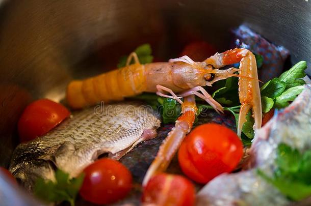 淡水螯虾准备好的为烹饪术