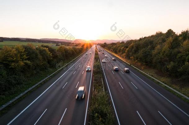 指已提到的人路交通向一motorw一y一t日落